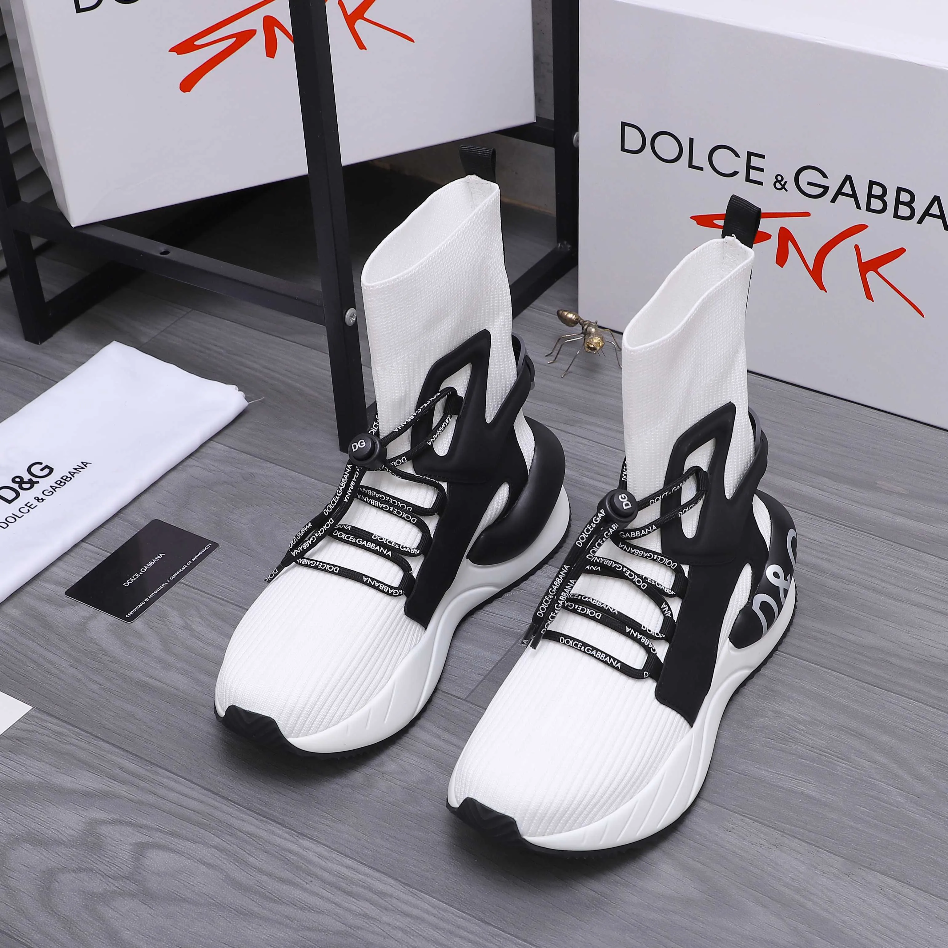 Men's shoes 💰442 Product trademark: DG (Dolce & Gabbana) casual shoes for couples. Regular size: 36-46 (45.46 is custom-made and non-returnable) Product materials: Selected knitted breathable spliced ​​cowhide upper, cowhide insole, original outsole